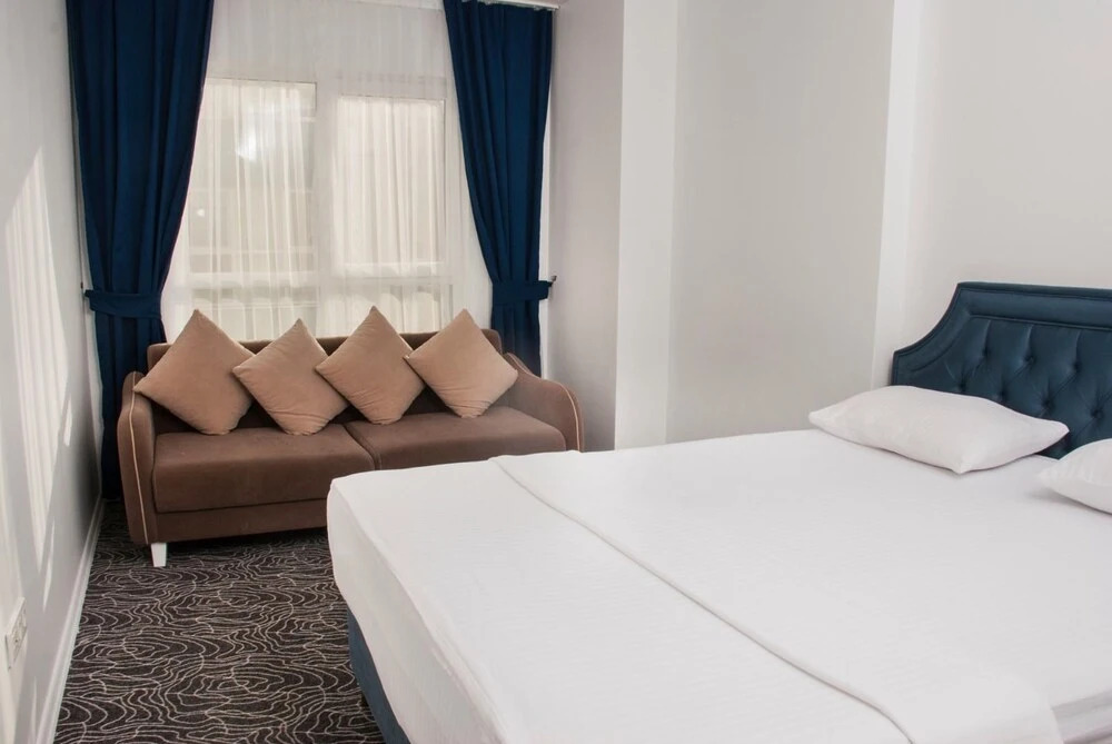 Suit 8 Residence