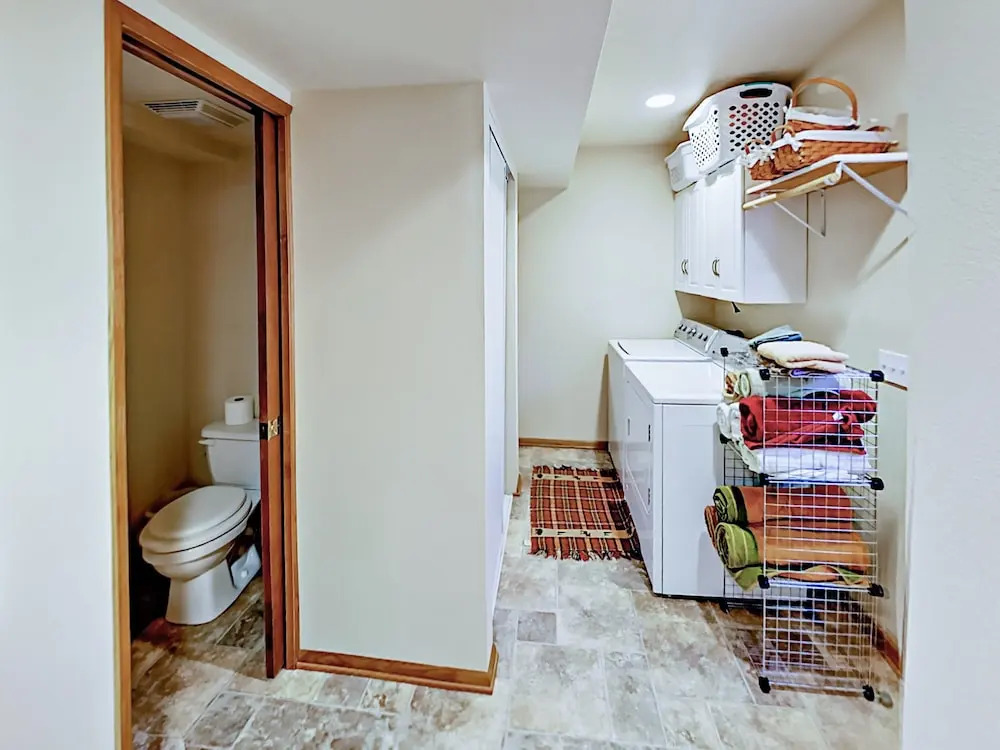 1027 Pine Mountain Drive Home 3 Bedrooms 2.5 Bathrooms Home