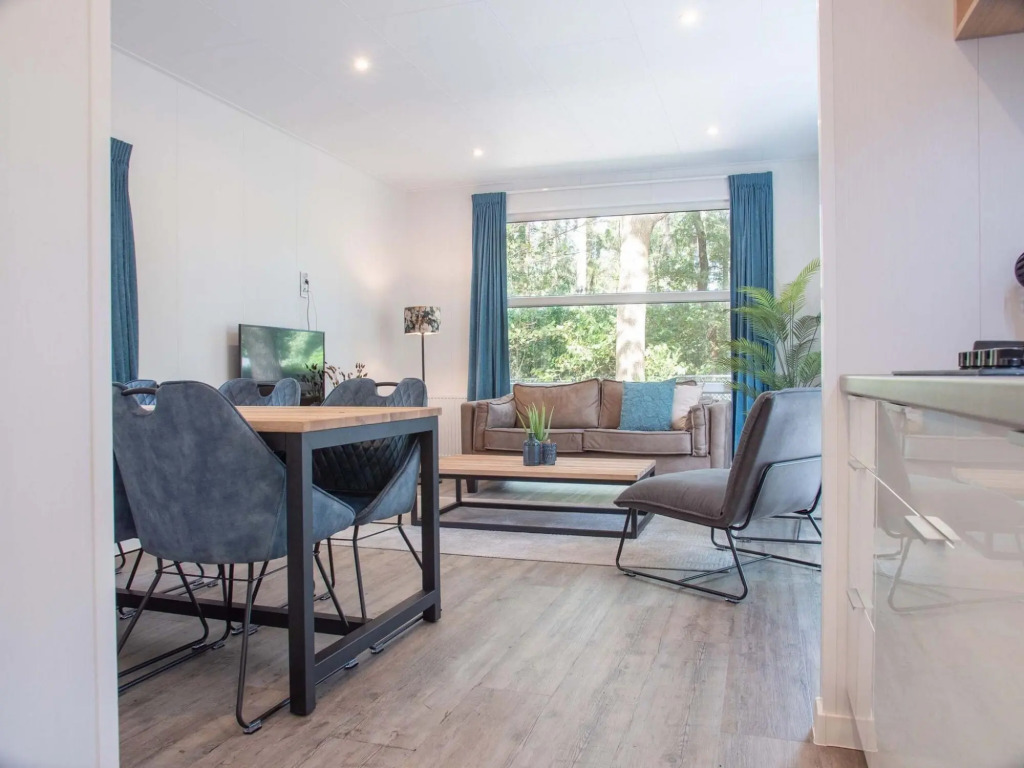 Well-kept chalet with microwave, in a holiday park in the middle of De Veluwe