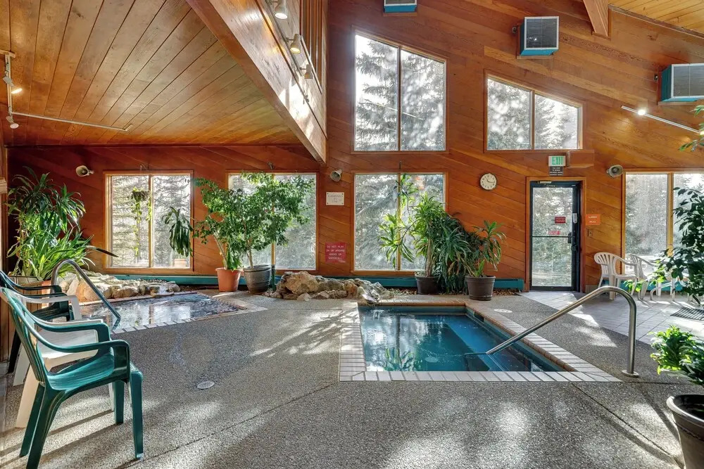 Heated Pool Access + Near Skiing: Colorado Retreat