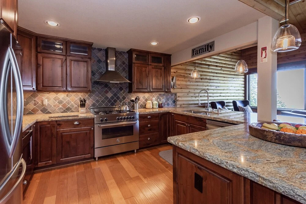 Bridges Townhome 11 Pet-Friendly Deluxe Townhome with Private Hot Tub and Stones throw to slopes by RedAwning