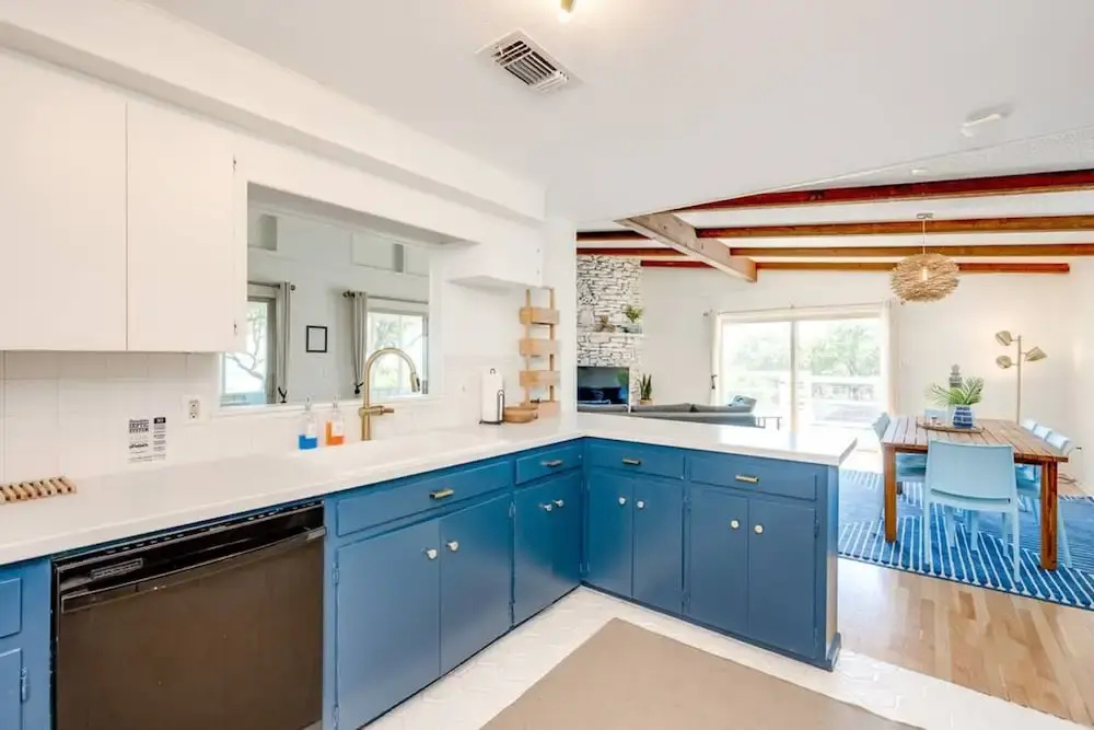 4 2 wow 180 Lake Views hot tub Pickleball Tennis POA Court EV Charger Wheelchair Ramp POA Pool
