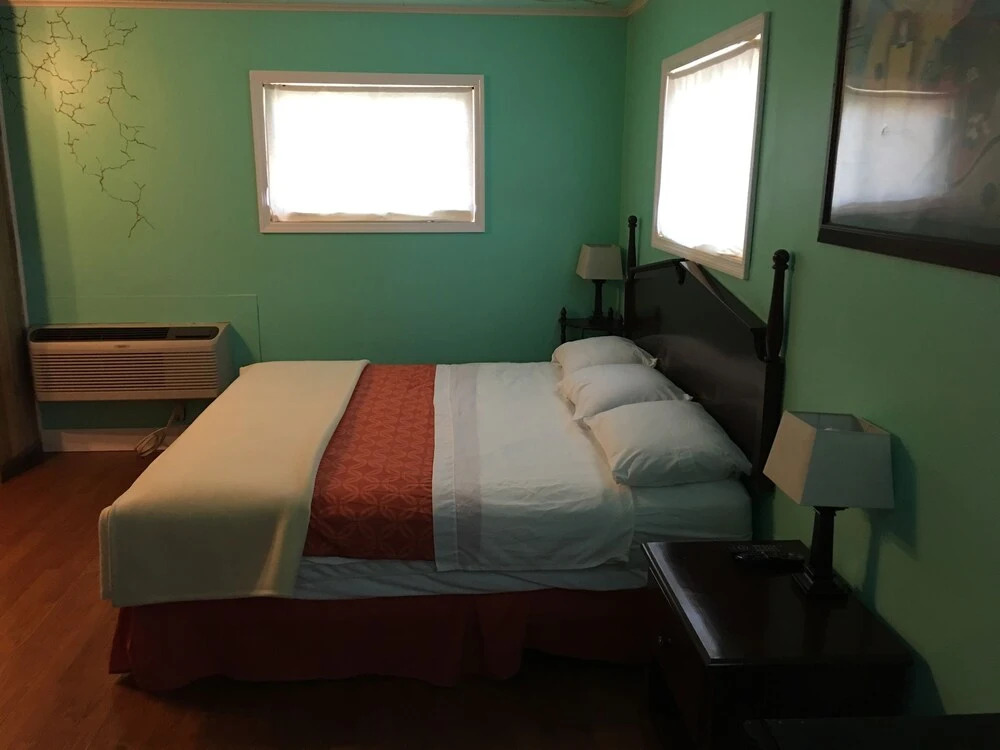 Dixie Plaza Hotel