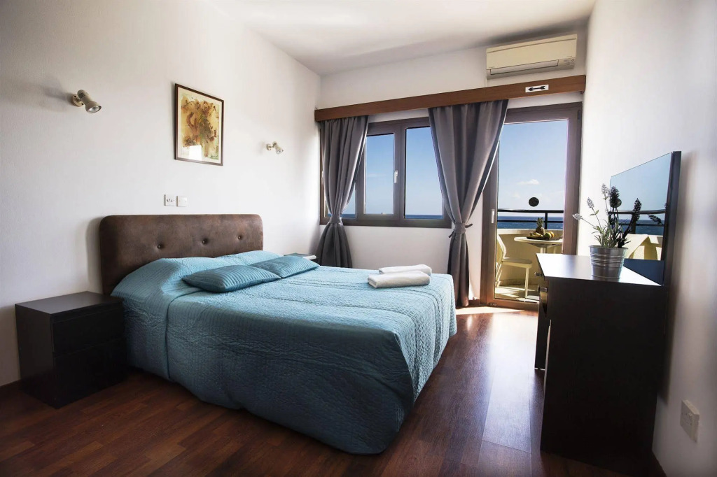 Pigeon Beach Hotel Apartments