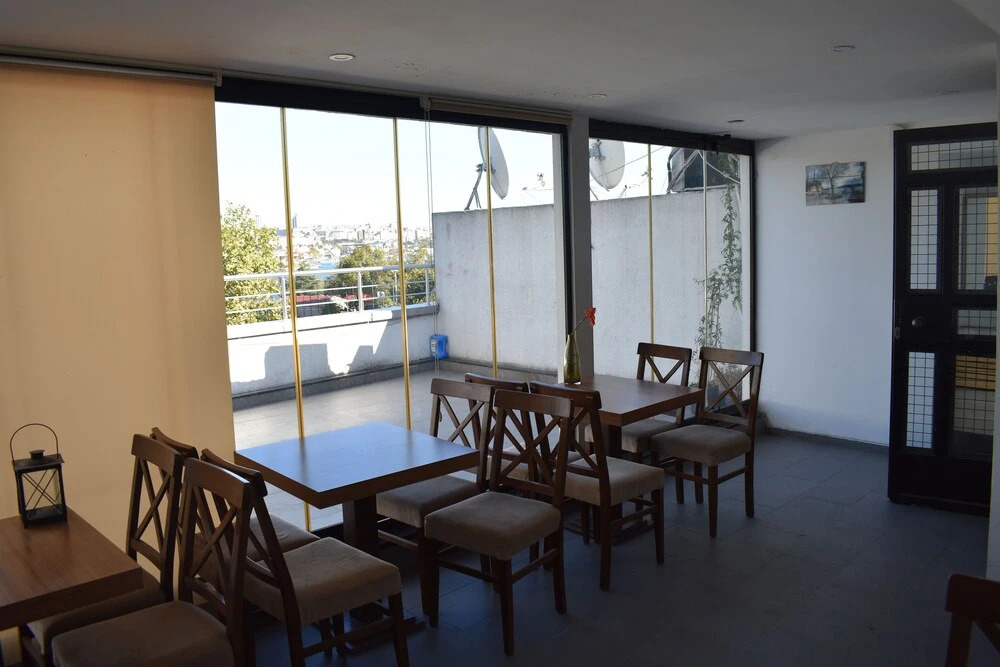 Alyaman Apartments