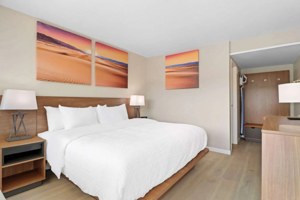 Clarion Pointe Ridgecrest near China Lake Naval Station (ex. Motel 6 Ridgecrest) 