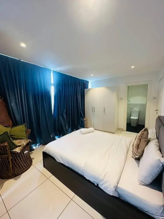 The studio suite, Embassy Garden