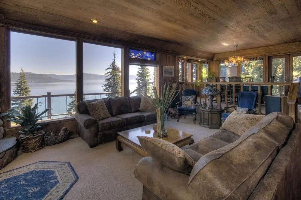 Gardner Lake View Rental Home by RedAwning