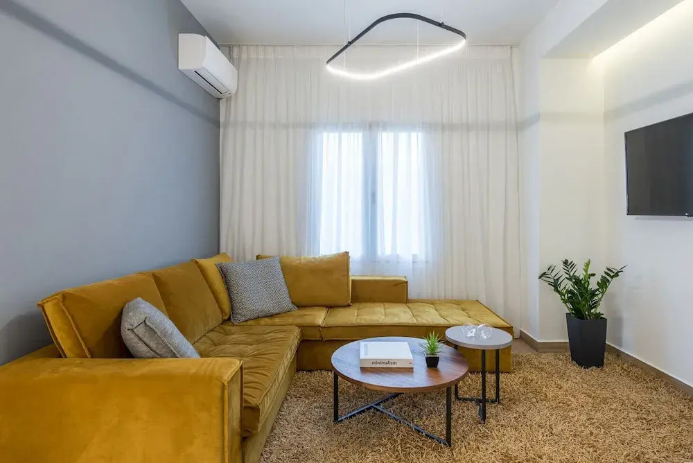 De Minimis - a Chic 3BR Downtown Apartment