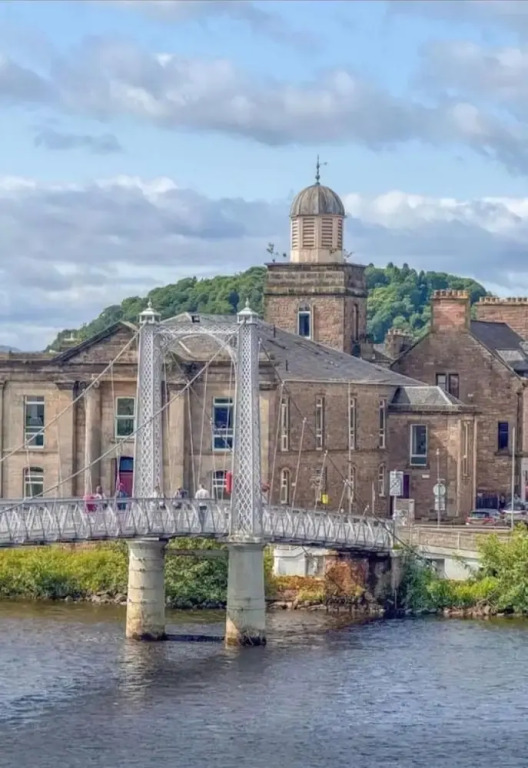 Stunning Spacious Apartment on River Ness