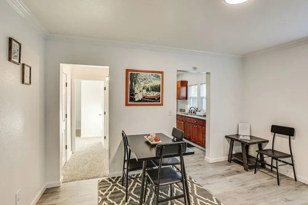 4 Mi to Several Museums: Quaint Tacoma Home