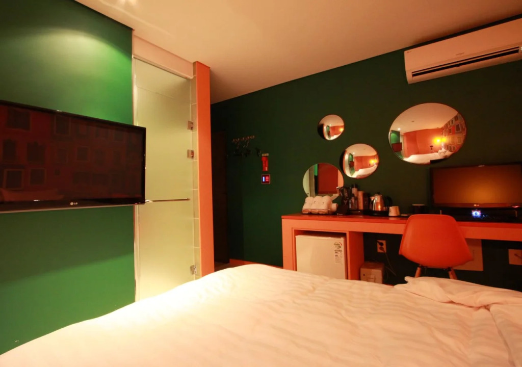 Shinchon Y Hotel