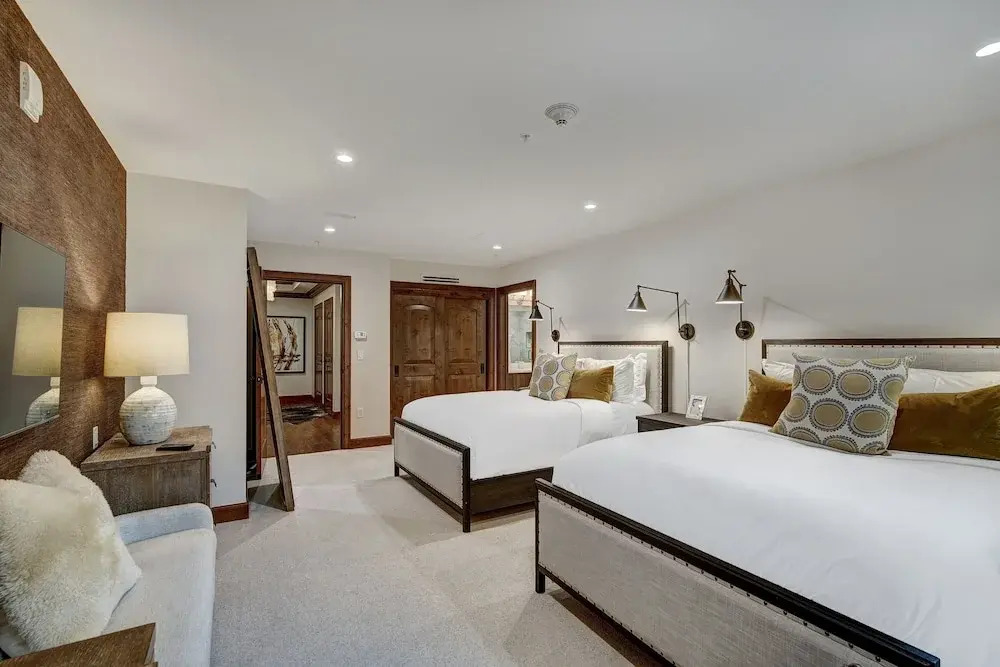 Remodeled 3 Bedroom Valley View at Ritz Carlton 3 Condo by RedAwning