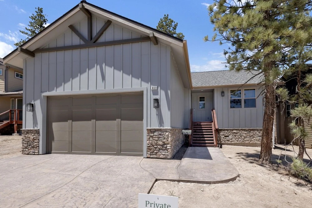 2162-the Reel Deal 3 Bedroom Home by RedAwning