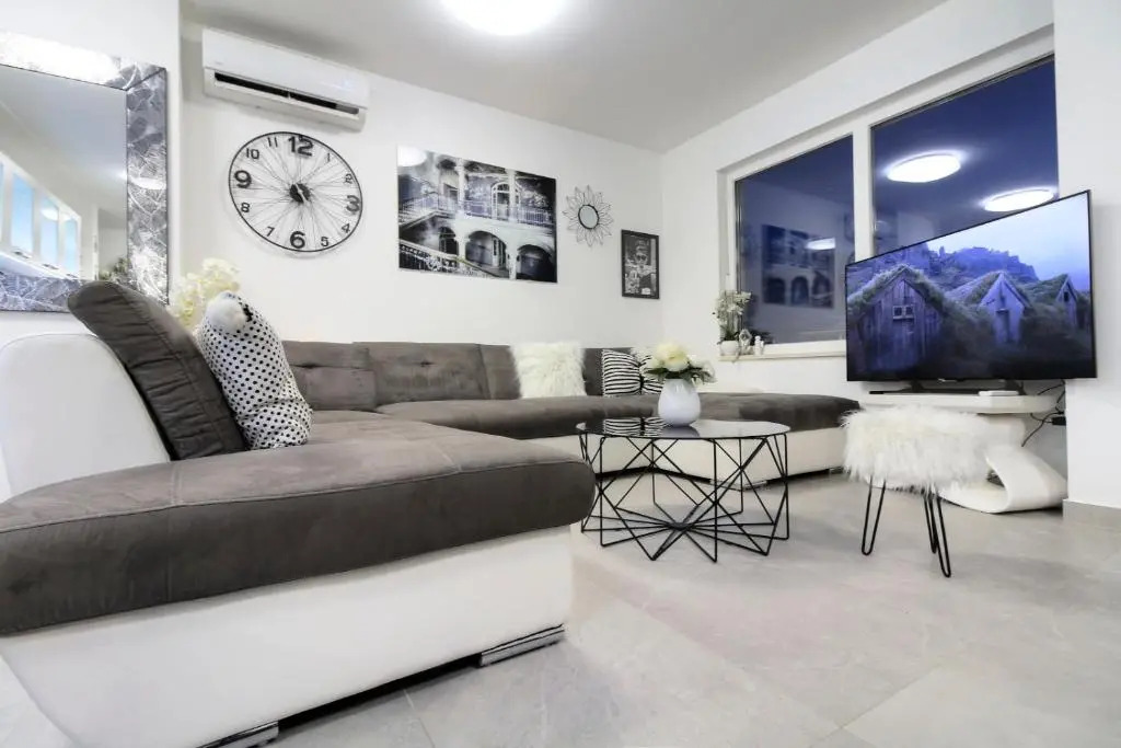 Lux penthouse with beautiful sea and island view 6 + 2