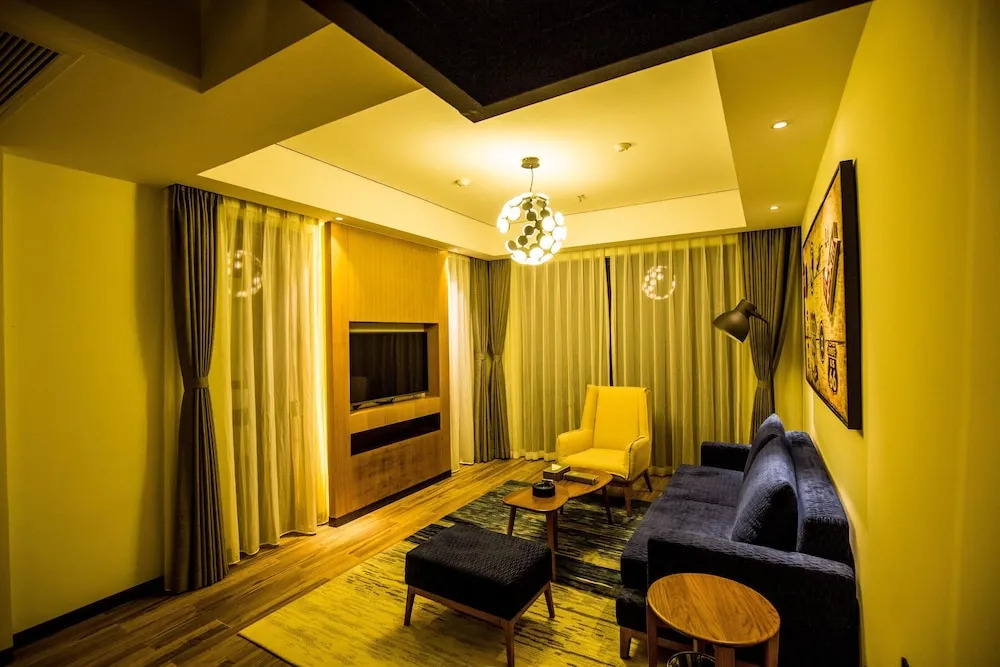 Spring Posh Roadsun International Hotel & Resort
