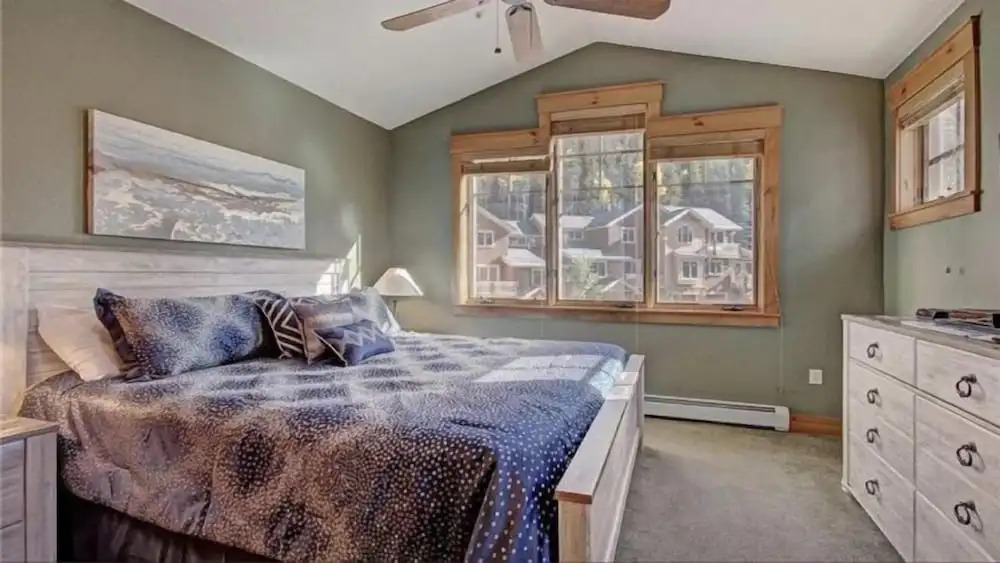 Private 2 Bedroom Townhome Located In East Keystone With Access To A Firepit, Hot Tub, And Billiards