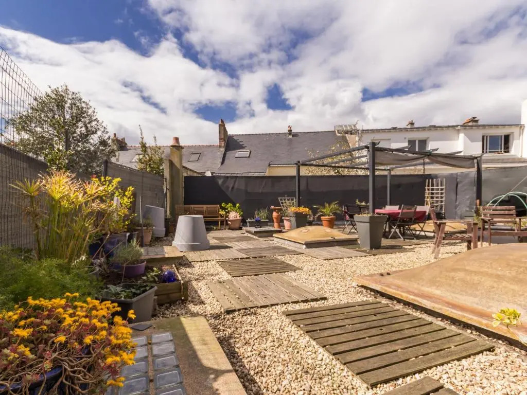 Maison de ville à St Nazaire, près du front de mer, climatisée, 3 chambres avec sdb privatives, WiFi - FR-1-306-1203