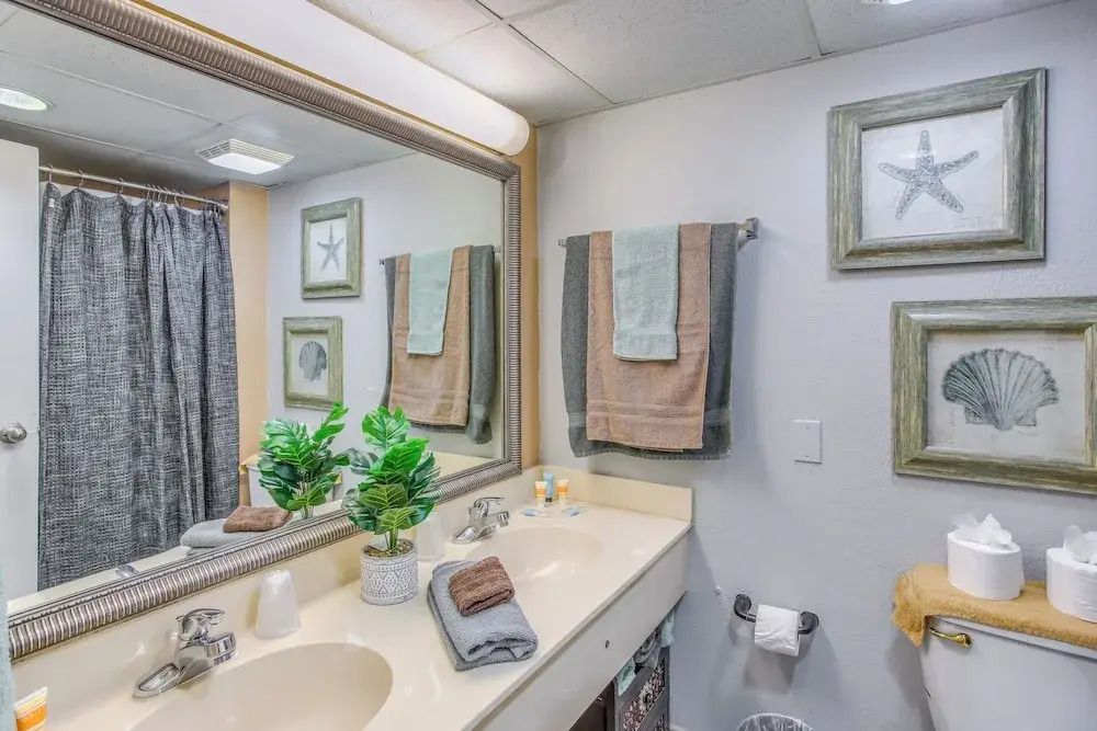 Beachfront Condo w/ Balcony & Pool in Myrtle Beach