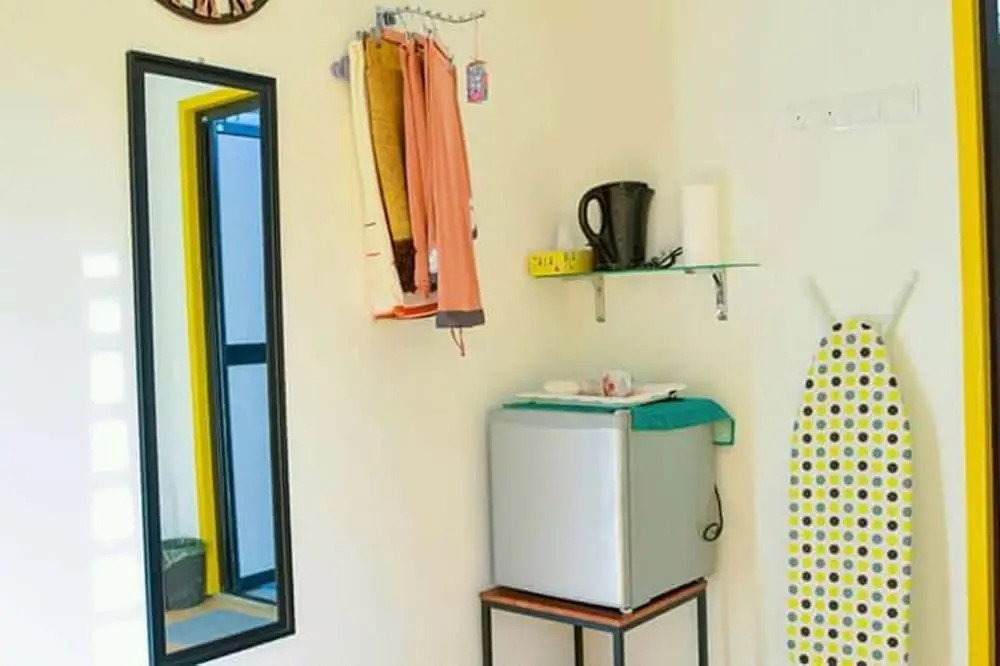 Yellow Cube at Lumut Cube Homestay Kontena