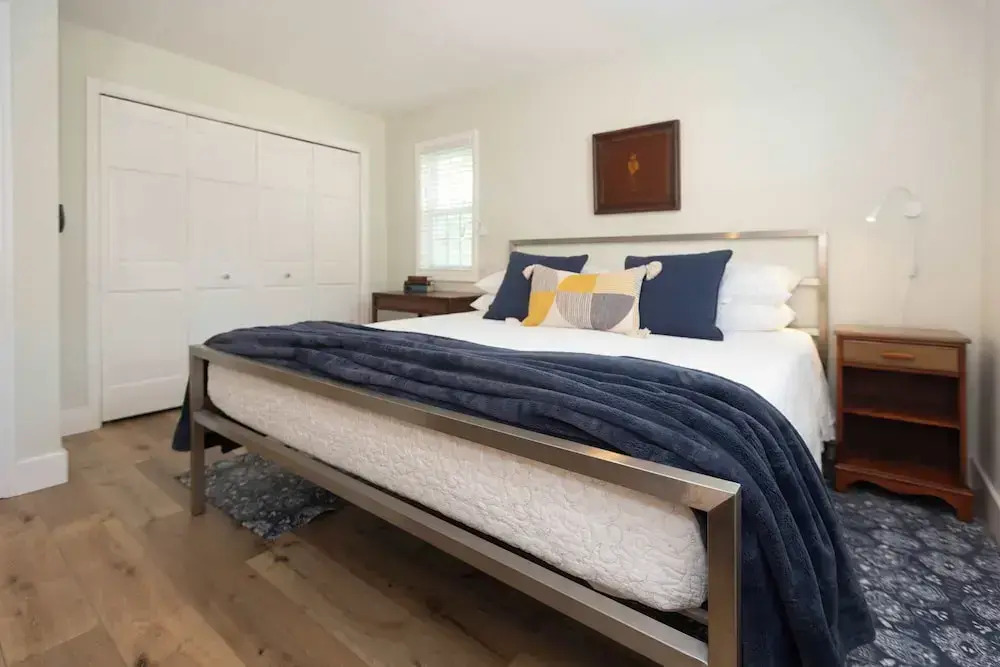 Heaven on Earth! 2 BDR Fontana Flat, Walk to Lake