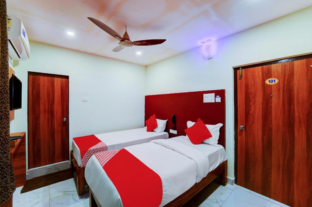 OYO Flagship 64017 Mayuri Inn