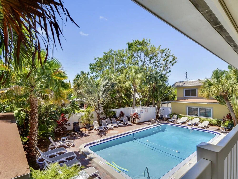 Waves 20 Condo - 2 Br condo by RedAwning