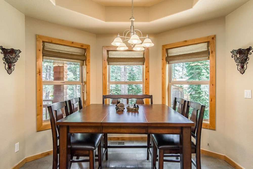 12726 Greenwood Dr House - 4 Br home by RedAwning