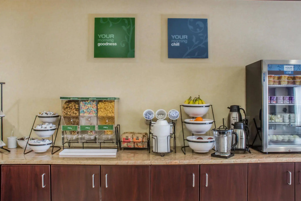 Comfort Inn & Suites Farmington - Victor