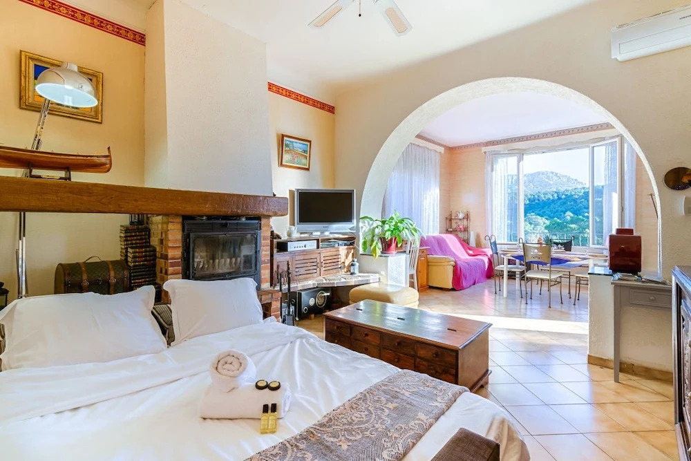 AC House With Garden and Terrace Calanques