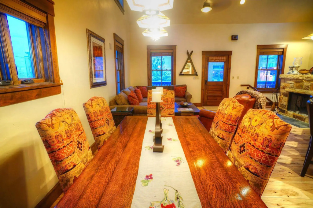 Abode at Town Lift 815