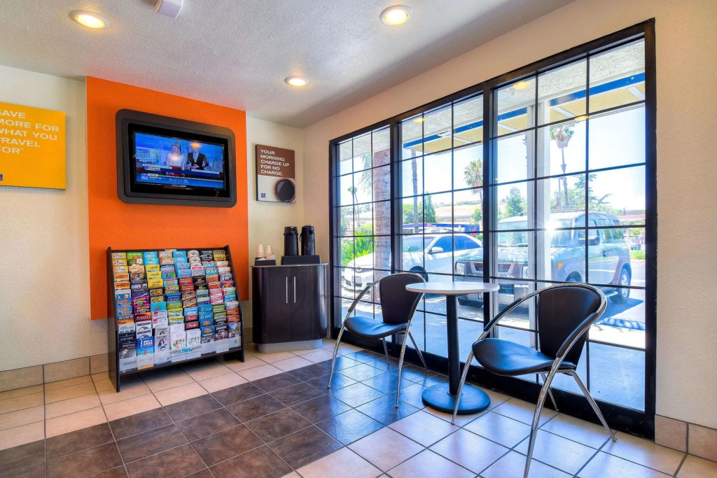 Motel 6-Pomona, CA - Los Angeles