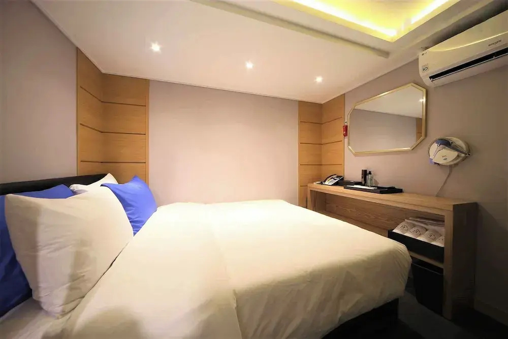 Bay hotel