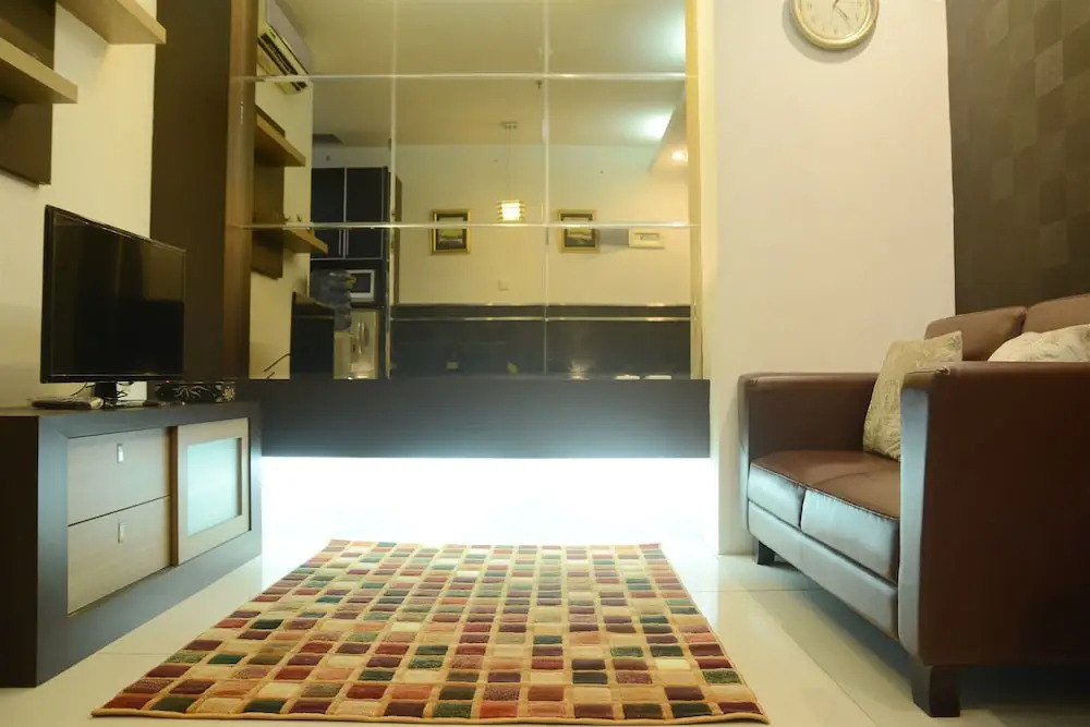 Near Shopping Center 1BR Cosmo Residence Apartmen