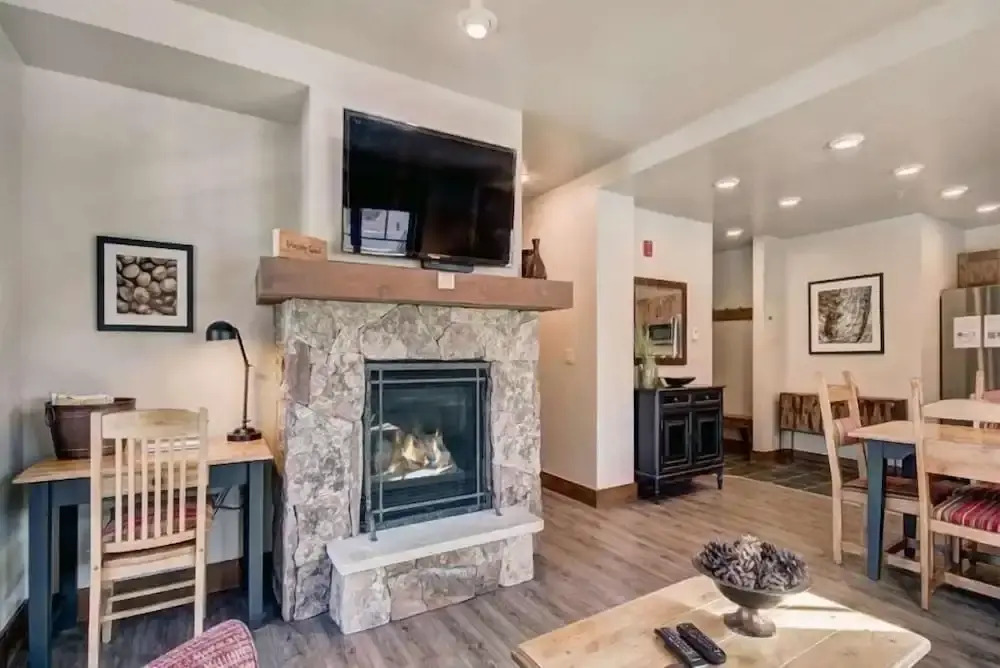 Mountain Thunder Lodge 2 Bedroom Condo - Ski In via Skyway Skiway!