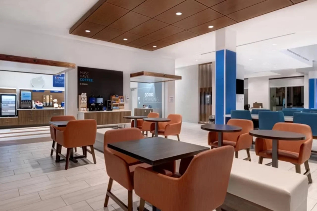 Holiday Inn Express & Suites - Glendale Downtown