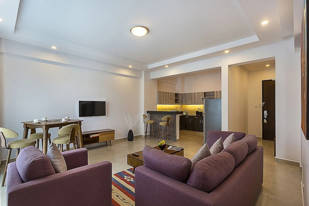 LAziz Suites - Near Aga Khan Hospital