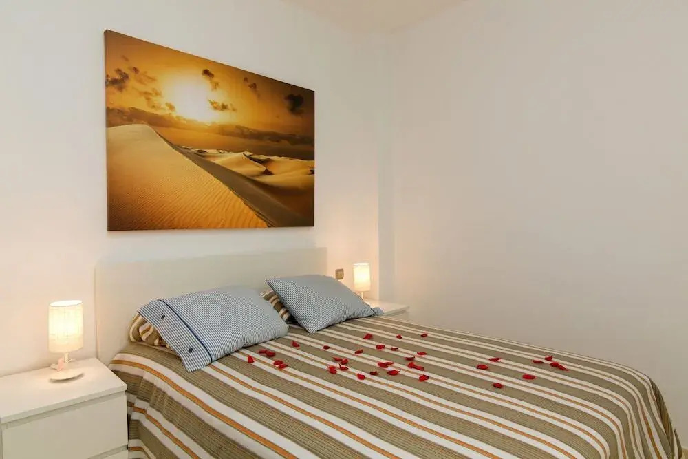 Calle Sagasta, 94 Apartment