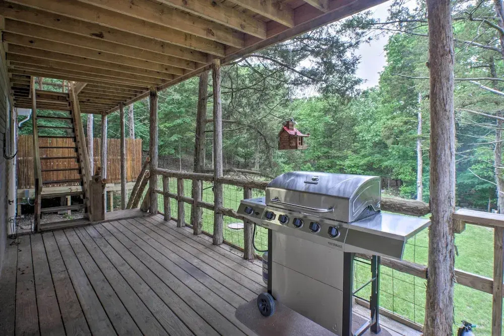Lakeside Blue Eye Escape w/ Game Room & Hot Tub!