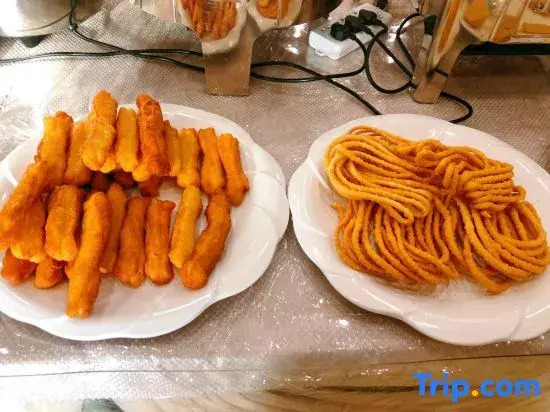 Yunshang Tianhe Hotel (Khorgos Guomen Scenic Spot)
