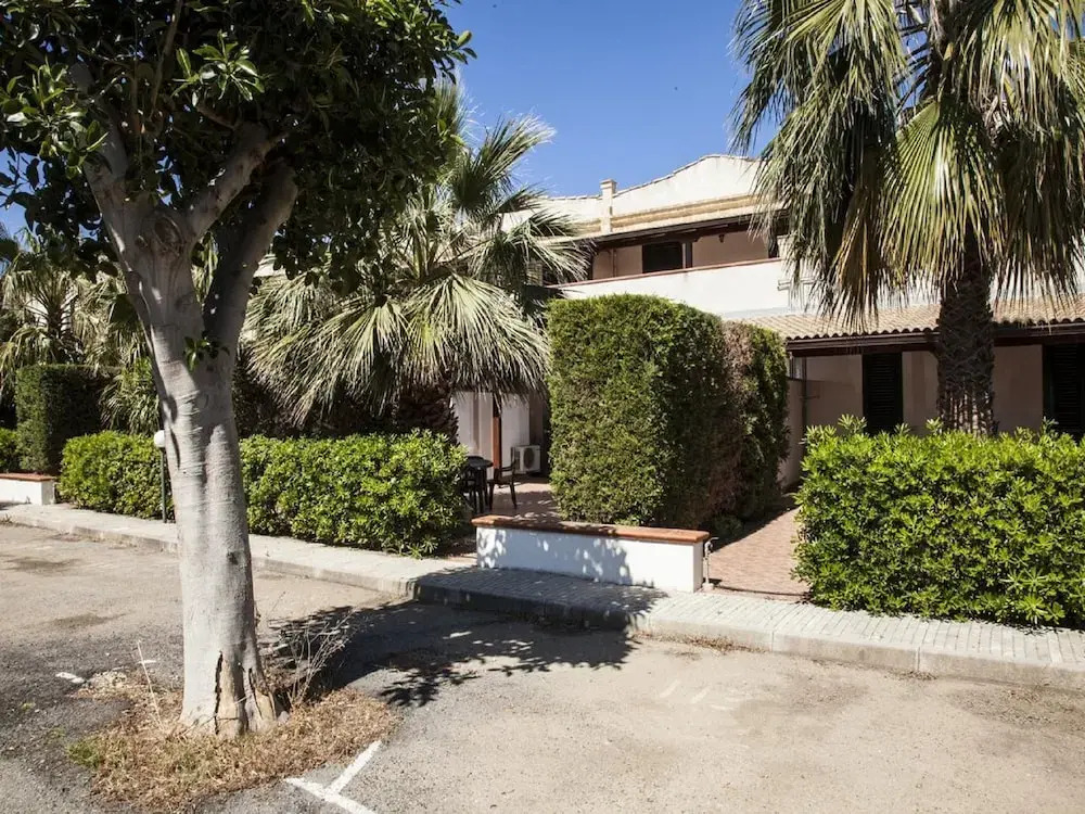 Spacious Aparyment in Campofelice di Roccella with Pool