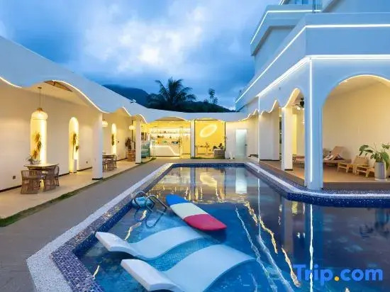 Qianxun Homestay (Riyue Bay)