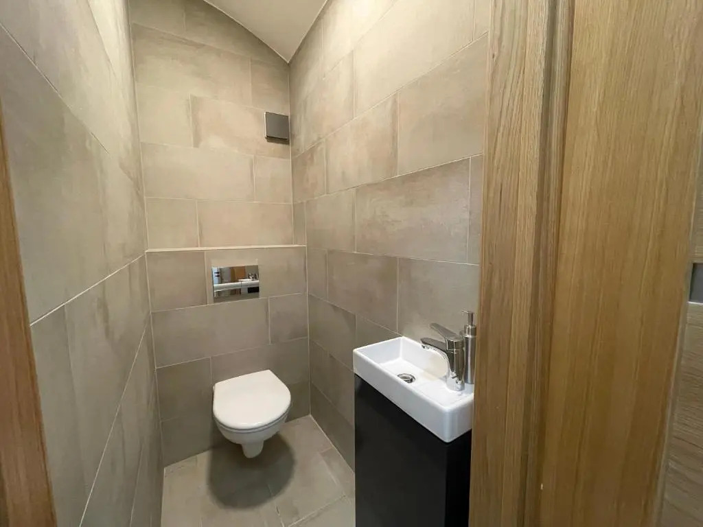 Modern guest house in city center I Room 1