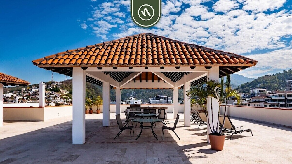 Ocean View 2Br Condo-balcony-beach-pool - 310