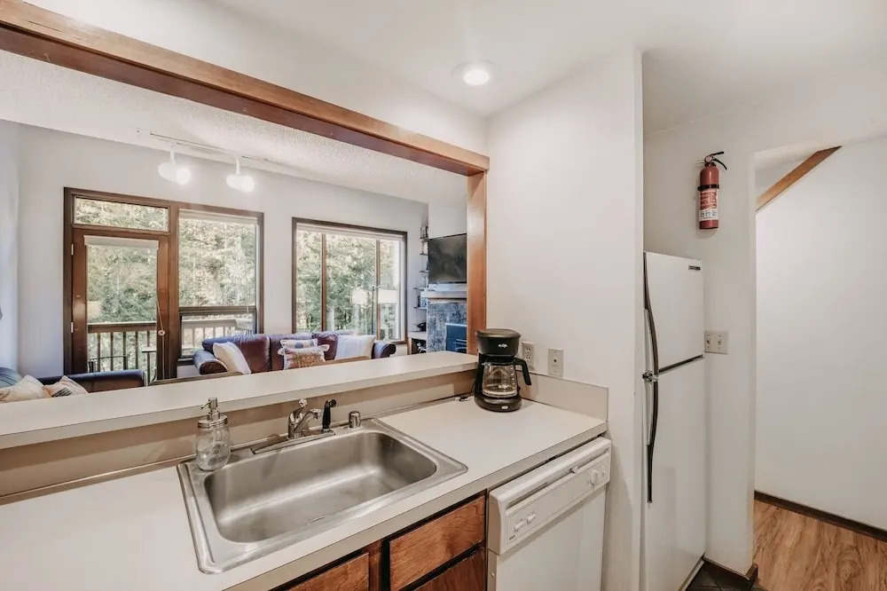 55sw - Fireplace - D/w - W/d - Sleeps 4 2 Bedroom Condo by Redawning