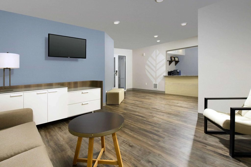 WoodSpring Suites Chicago Darien