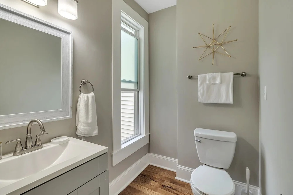 Recently Renovated Home In The Heart Of Bellevue! 2 Bedroom Home by RedAwning