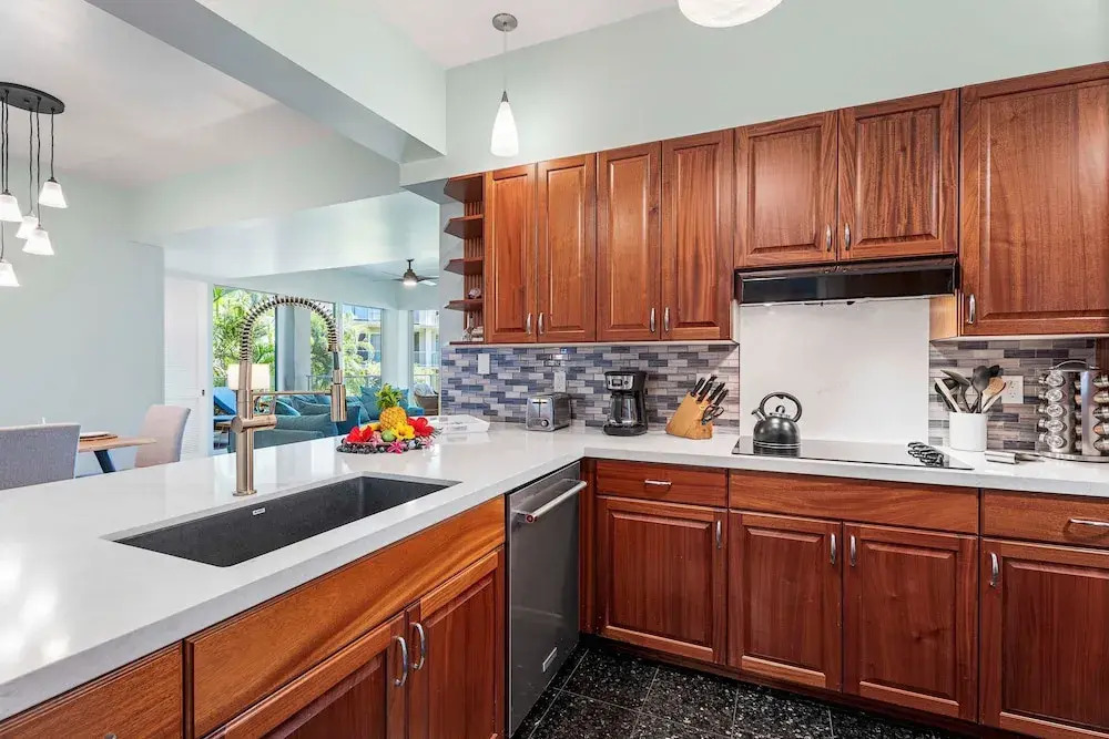 Corner Unit - AC & Wifi - Concierge Included - Vrkcv