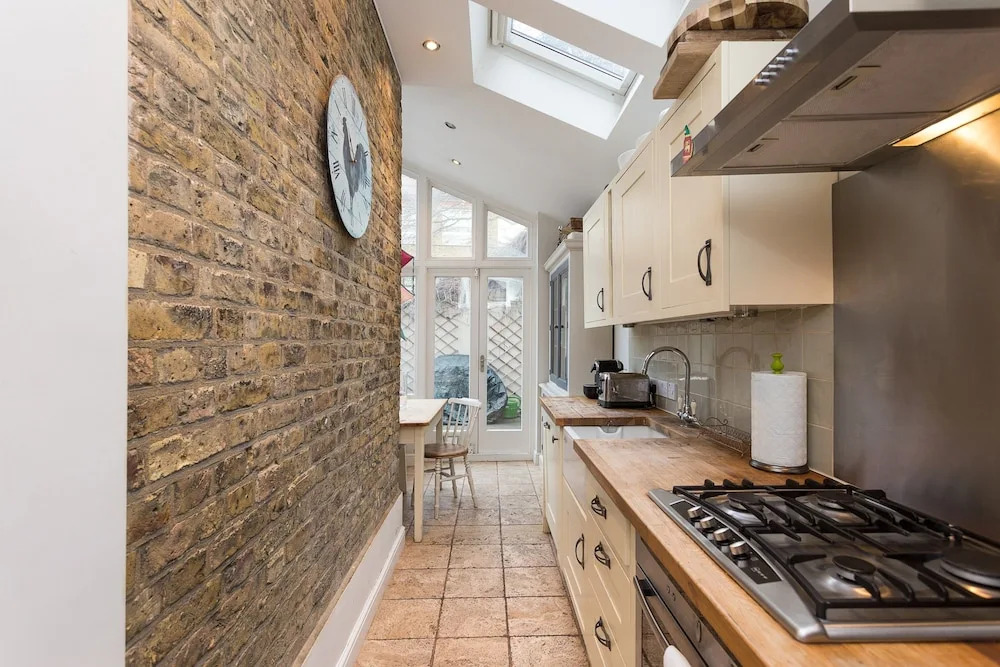 1 Bedroom Garden Flat In Clapham Common