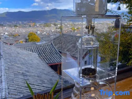 Lijiang Zhenmei Shishan Scenic Inn (Sifang Street Big Water Wheel Store)